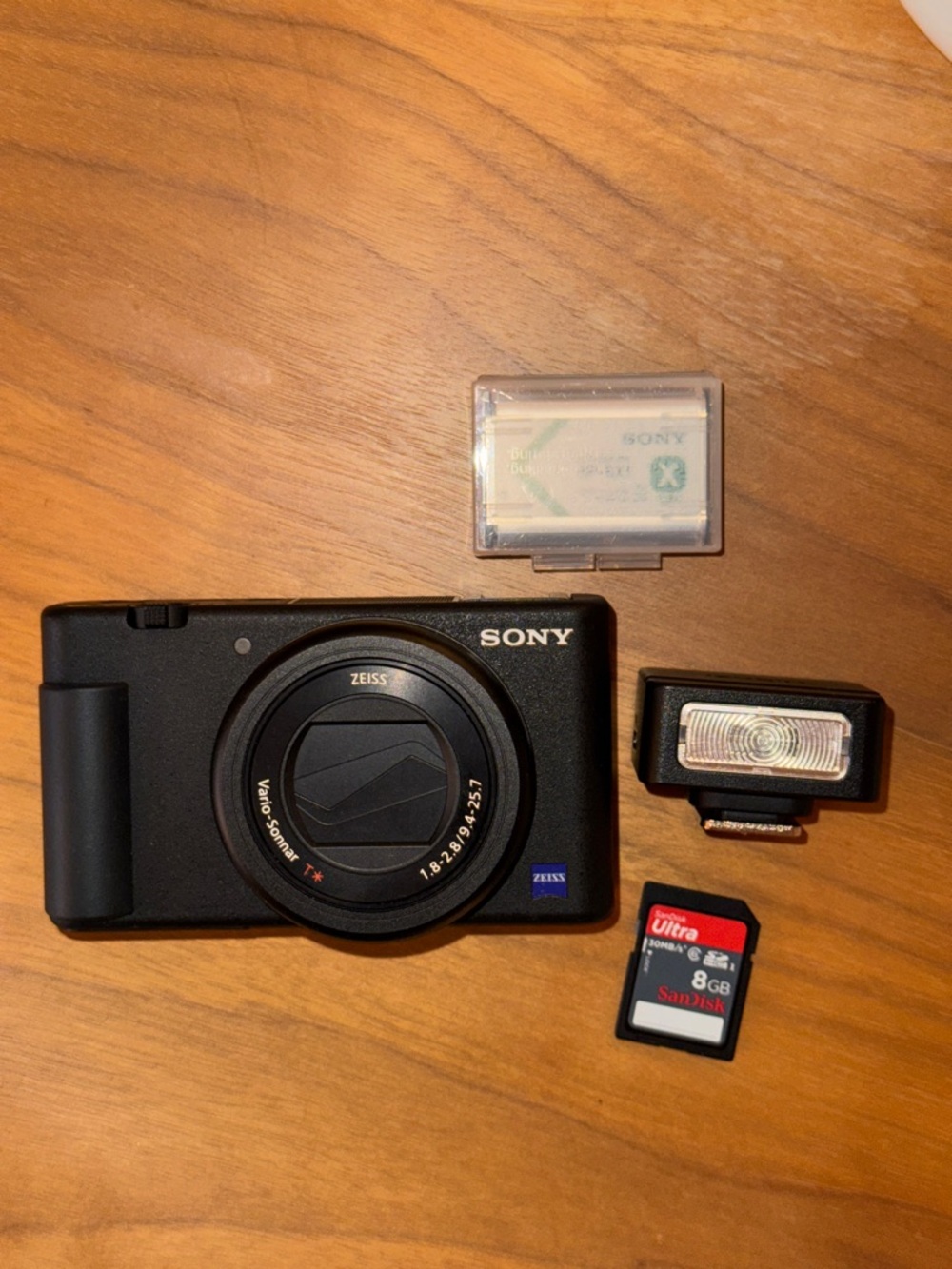 BRAND NEW Sony Compact Digital Camera with External Flash & 8GB SD Card
